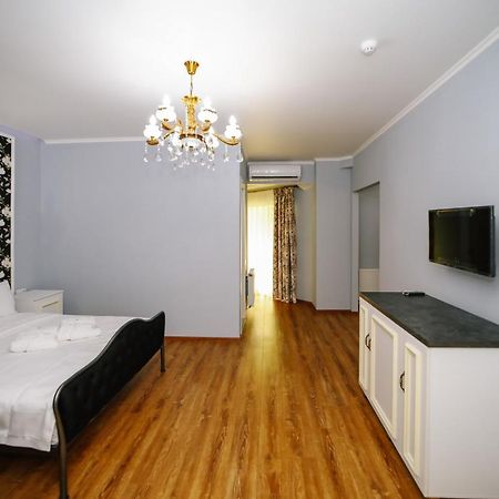 Rose Hotel Vake Tbilisi ภายนอก รูปภาพ