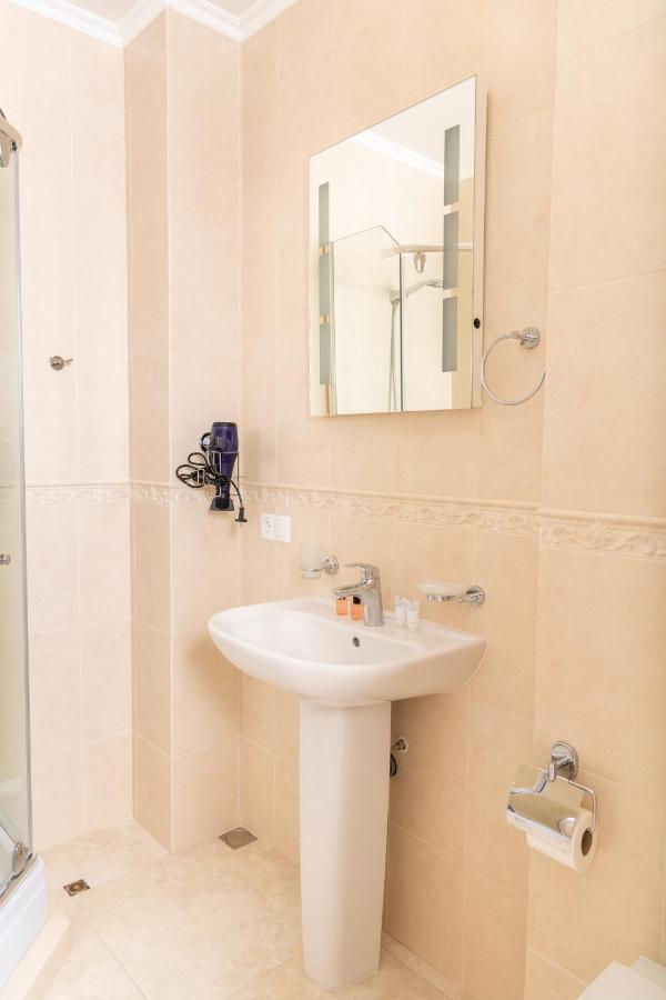 Rose Hotel Vake Tbilisi ภายนอก รูปภาพ